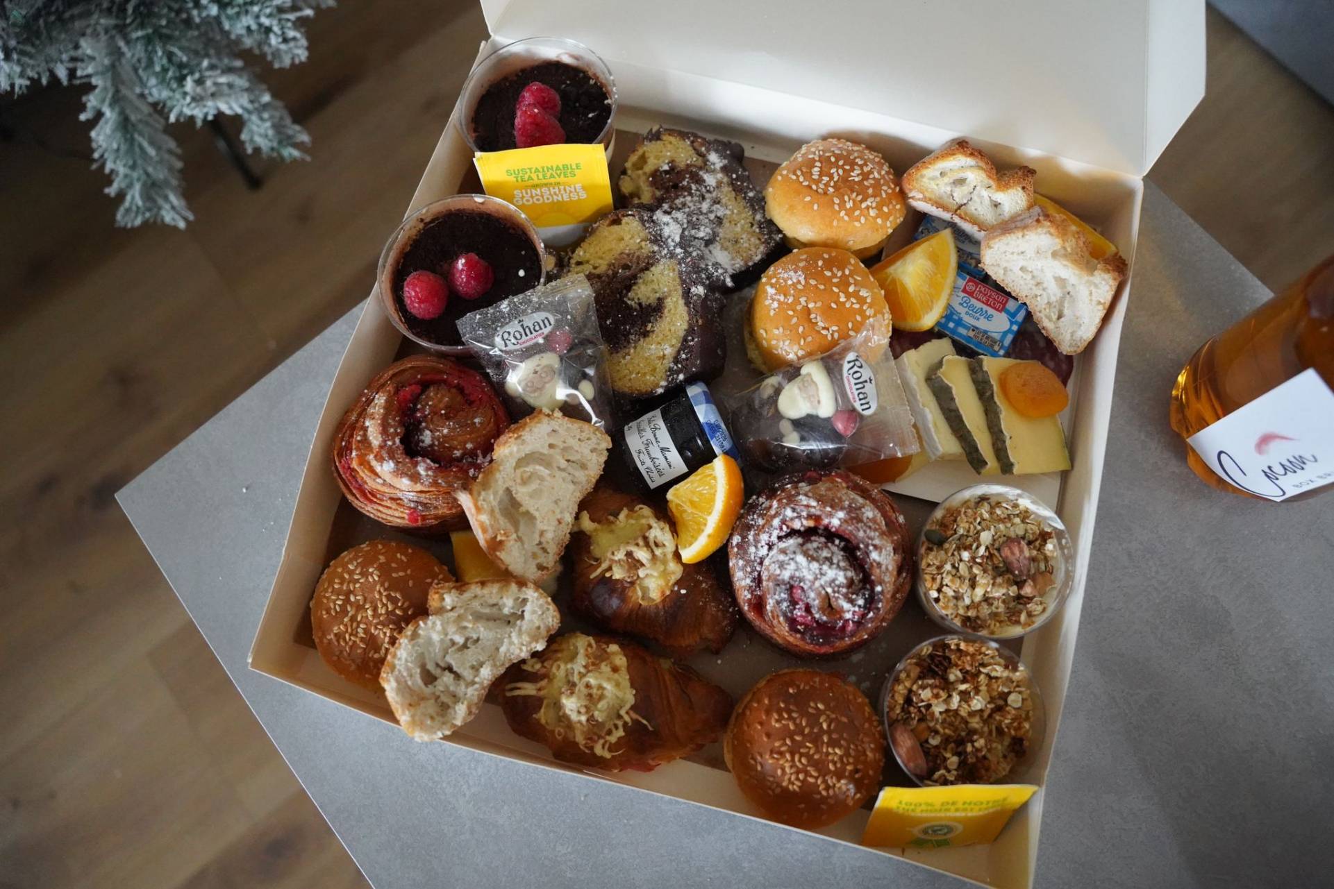 Brunch CocoonBox - Livraison de brunchs à Clermont-Ferrand et agglomération | Contenu de la « Christmas Box » Duo à 43 €